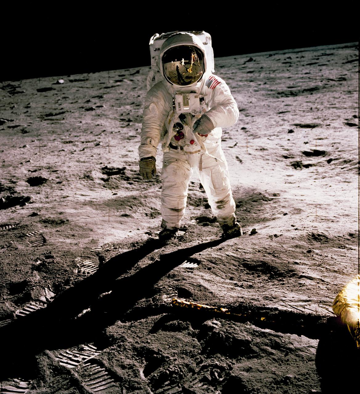 foto de Armstrong y Aldrin en la superficie de la Luna