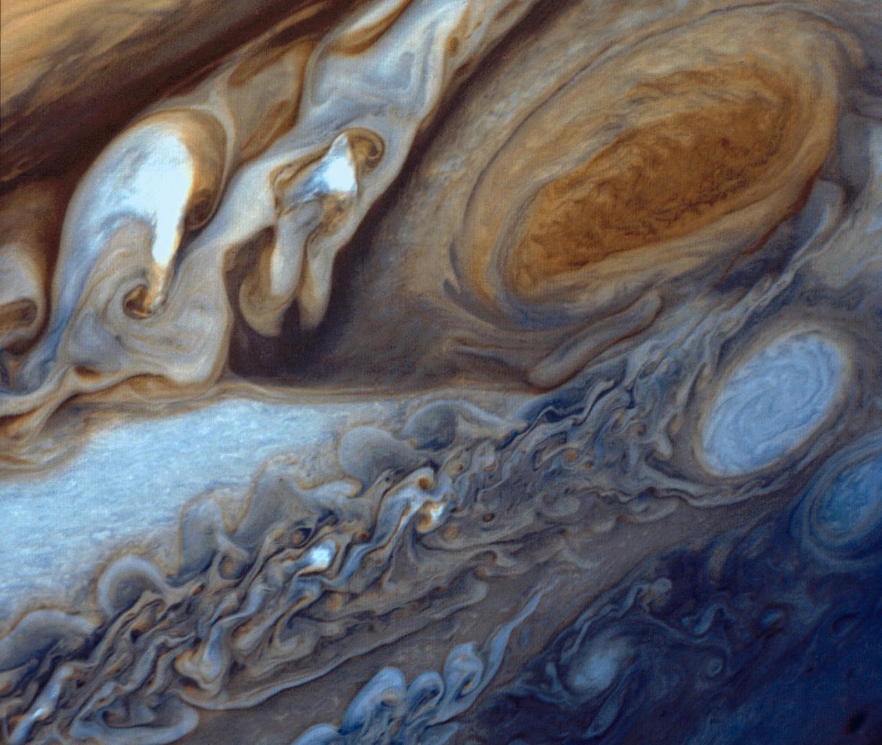 Imagen de la gran manca roja de Jupiter tomada por el Voyager